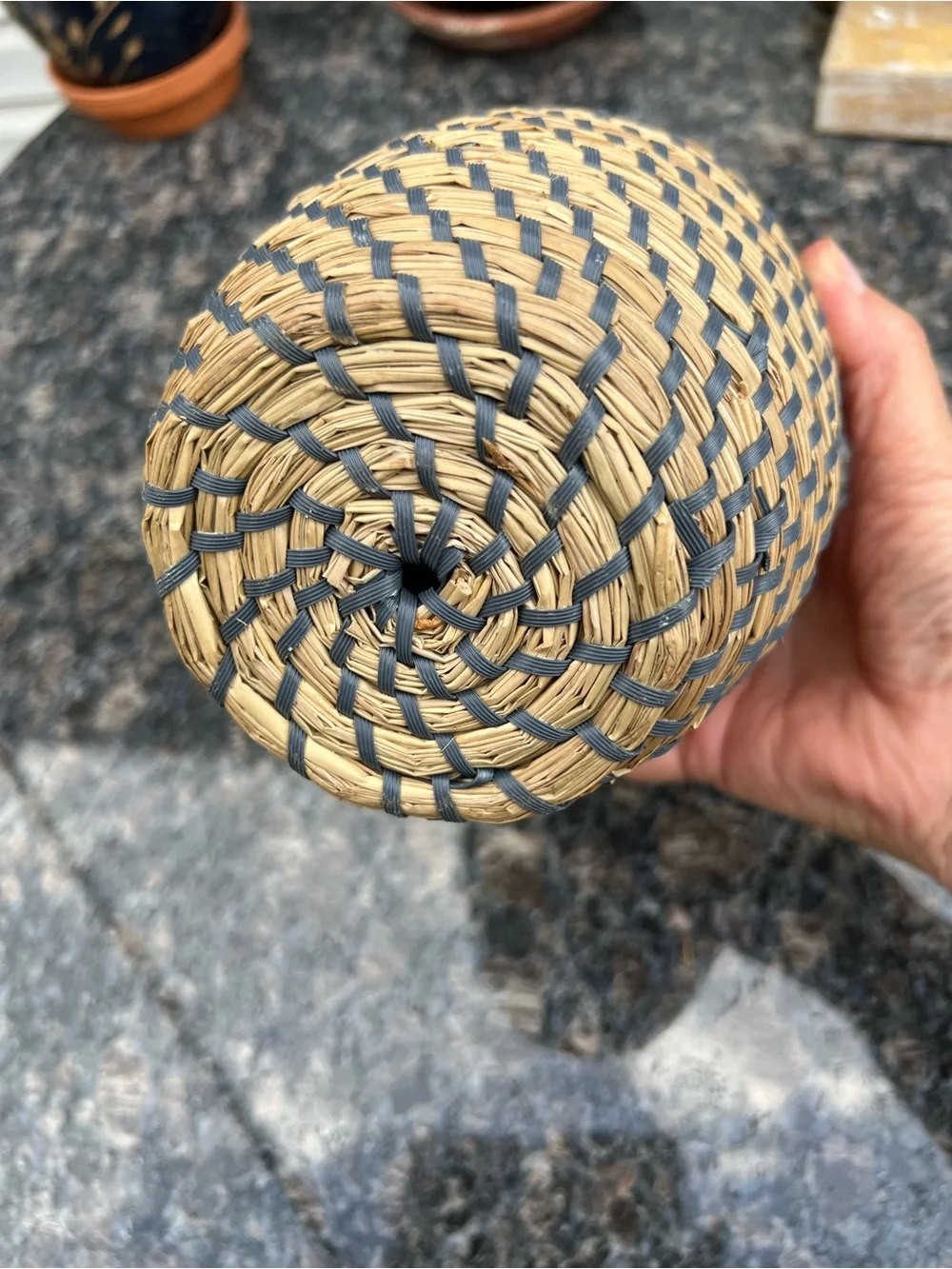 Sweet Grass Woven Basket w/ Lid cylinder shape 8”x5.5”